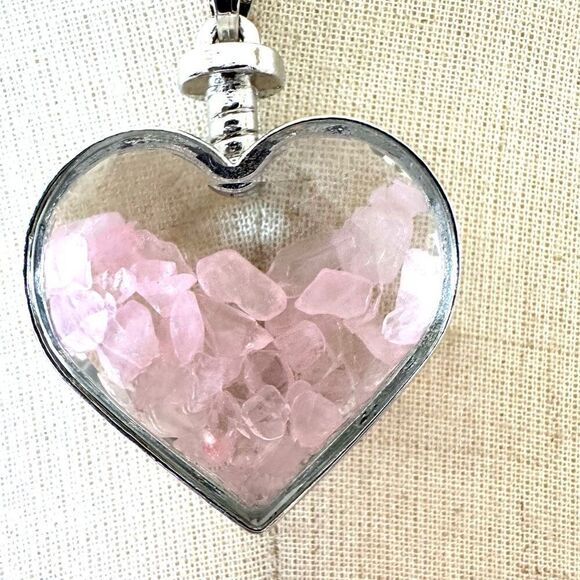 Blessings pink Crystal Chips in Faceted Glass Heart Pendant Necklace - Picture 2 of 9